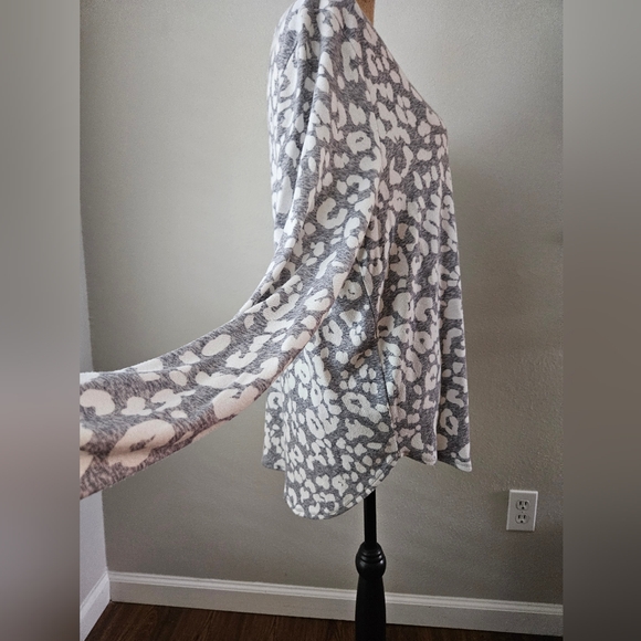 Old Navy cheetah sweater - Picture 2 of 4